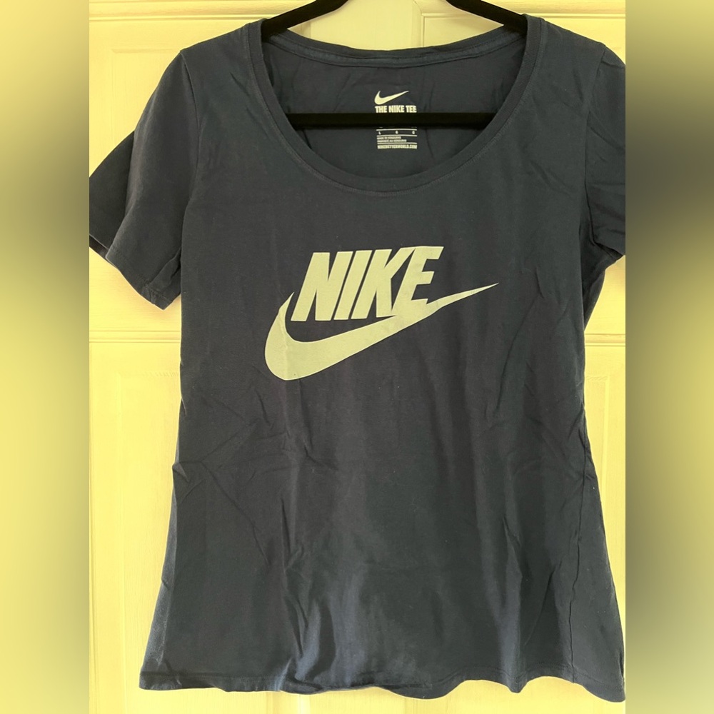 Nike scoop neck tee